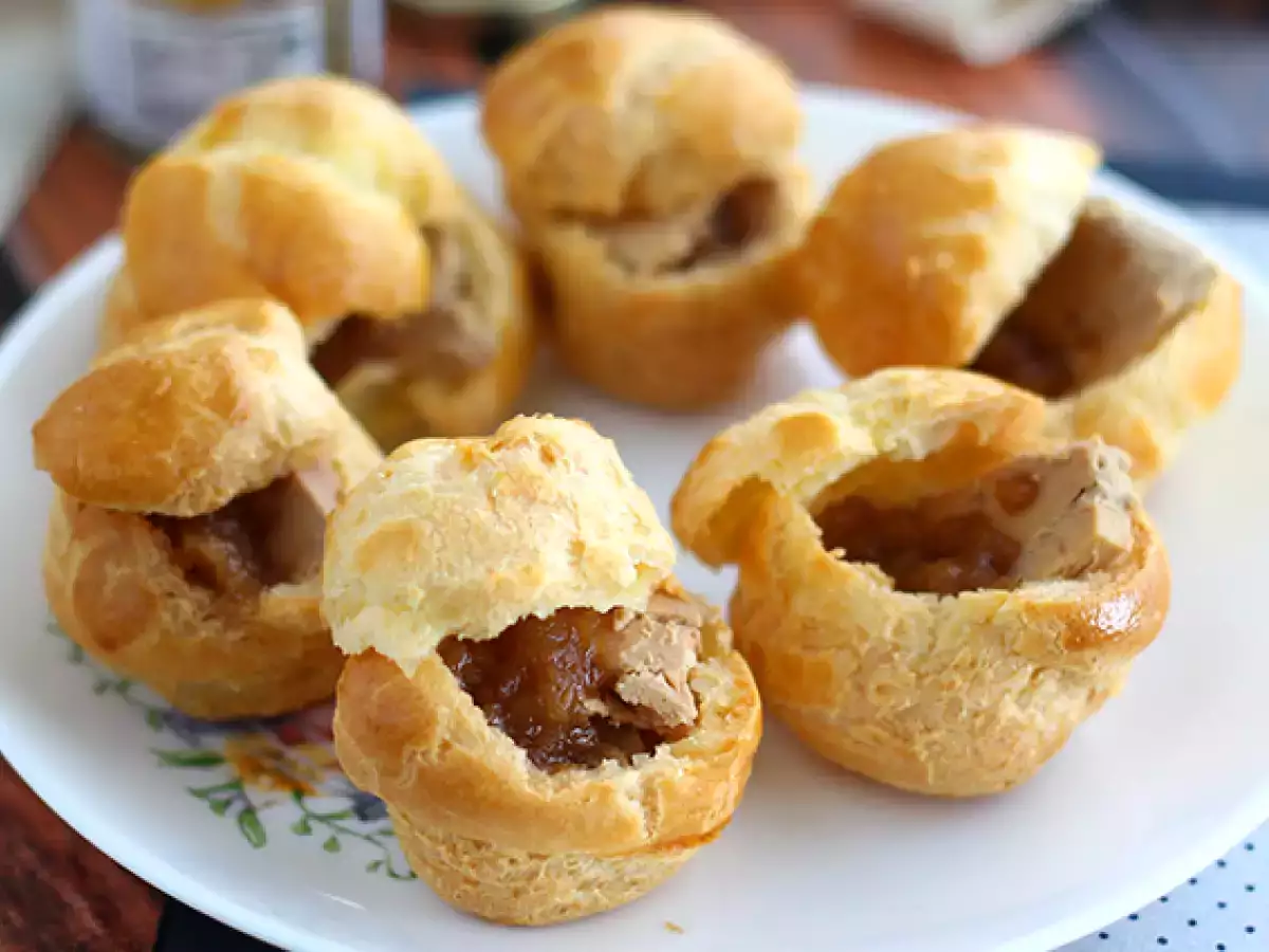Foie gras and onion confit choux puffs - photo 3