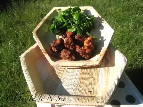 Foodie blogroll: recipe for palm leaf plates & bread pakora