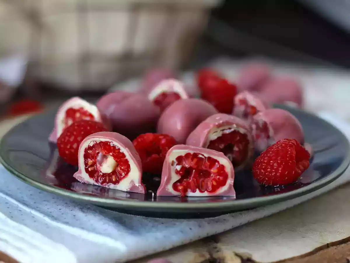 Franui-style raspberry, white chocolate and ruby chocolate bites