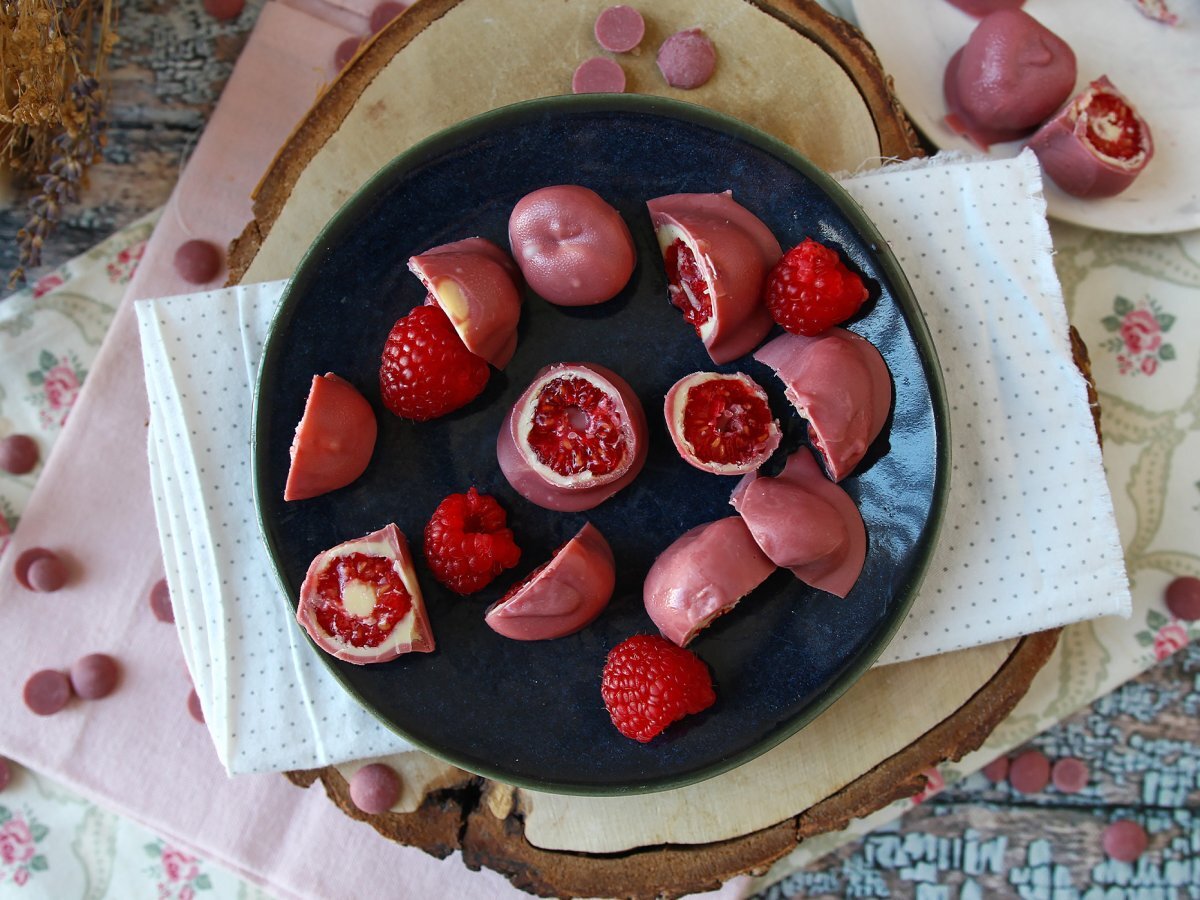 Franui-style raspberry, white chocolate and ruby chocolate bites - photo 2