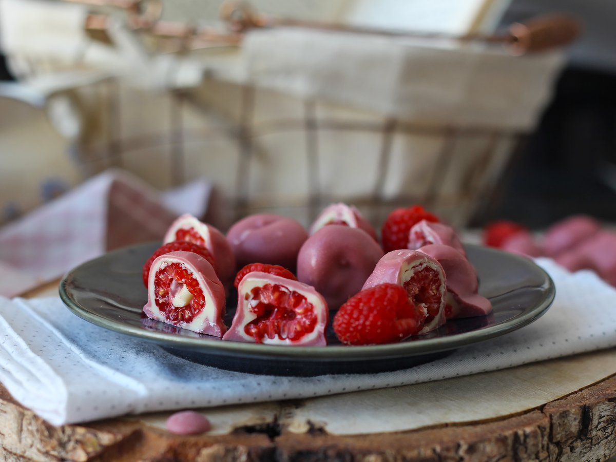 Franui-style raspberry, white chocolate and ruby chocolate bites - photo 3