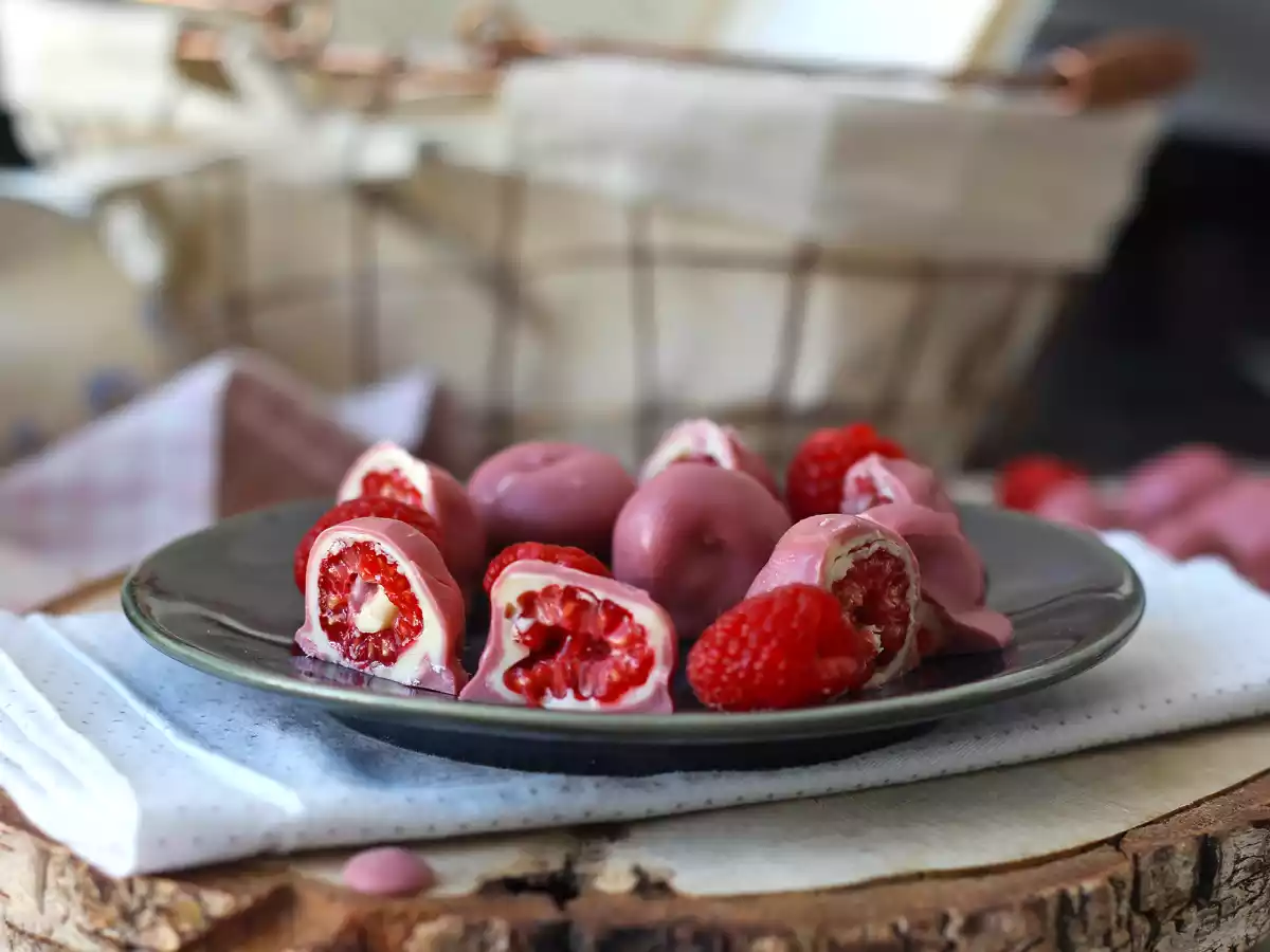 Franui-style raspberry, white chocolate and ruby chocolate bites - photo 3