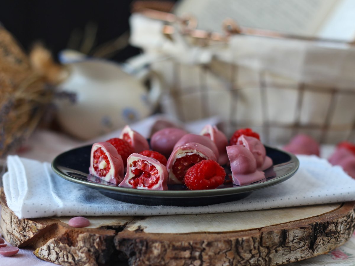 Franui-style raspberry, white chocolate and ruby chocolate bites - photo 6