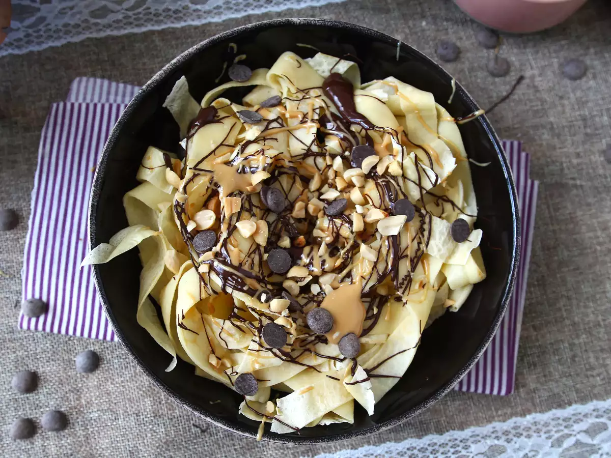 French crêpes tagliatelle with chocolate and peanuts! - photo 3