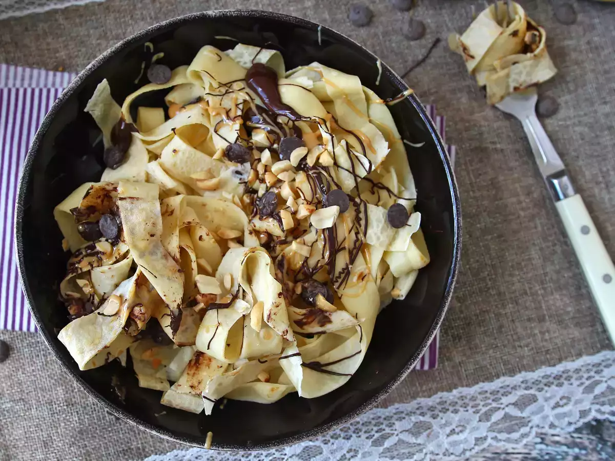 French crêpes tagliatelle with chocolate and peanuts! - photo 4