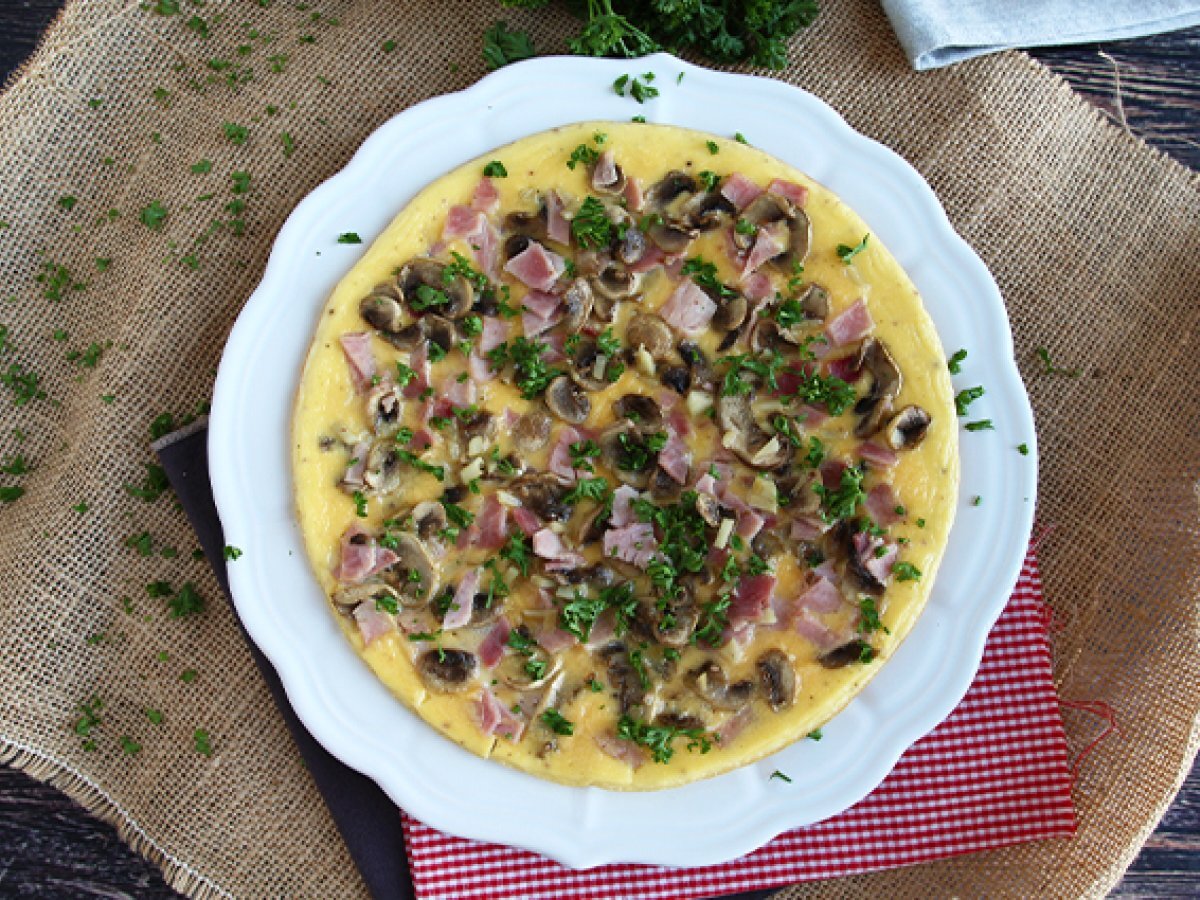 French omelette with mushrooms, ham and parsley - photo 3