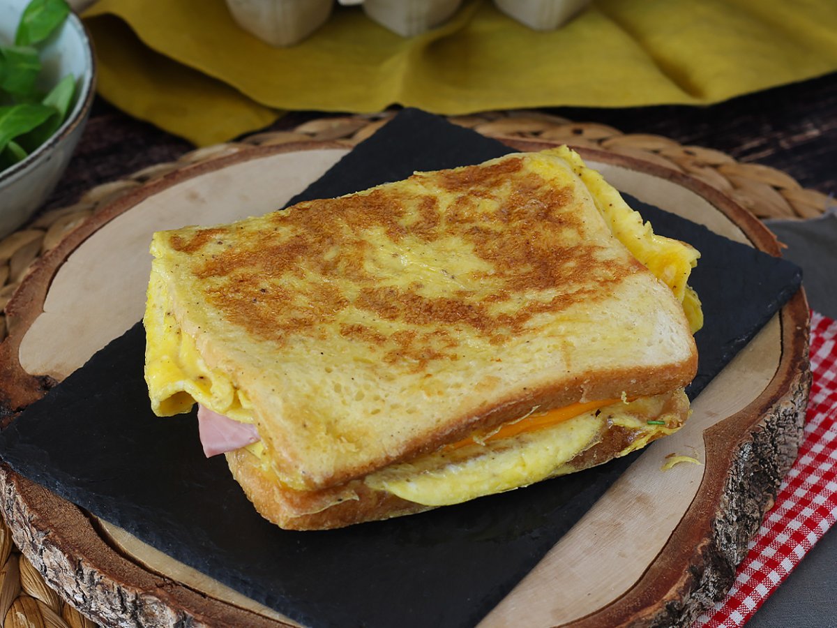 French toast omelette sandwich - Egg sandwich hack - photo 2