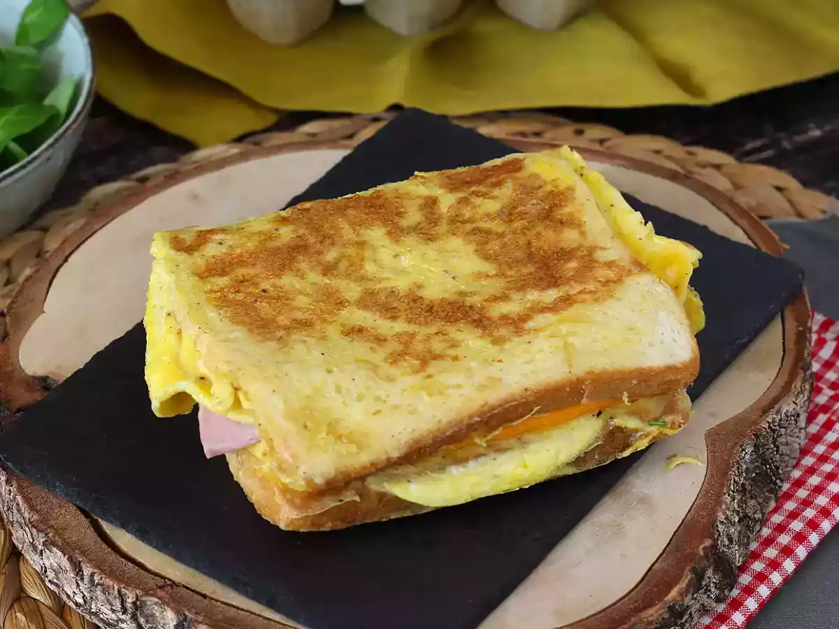 French toast omelette sandwich - egg sandwich hack - photo 2