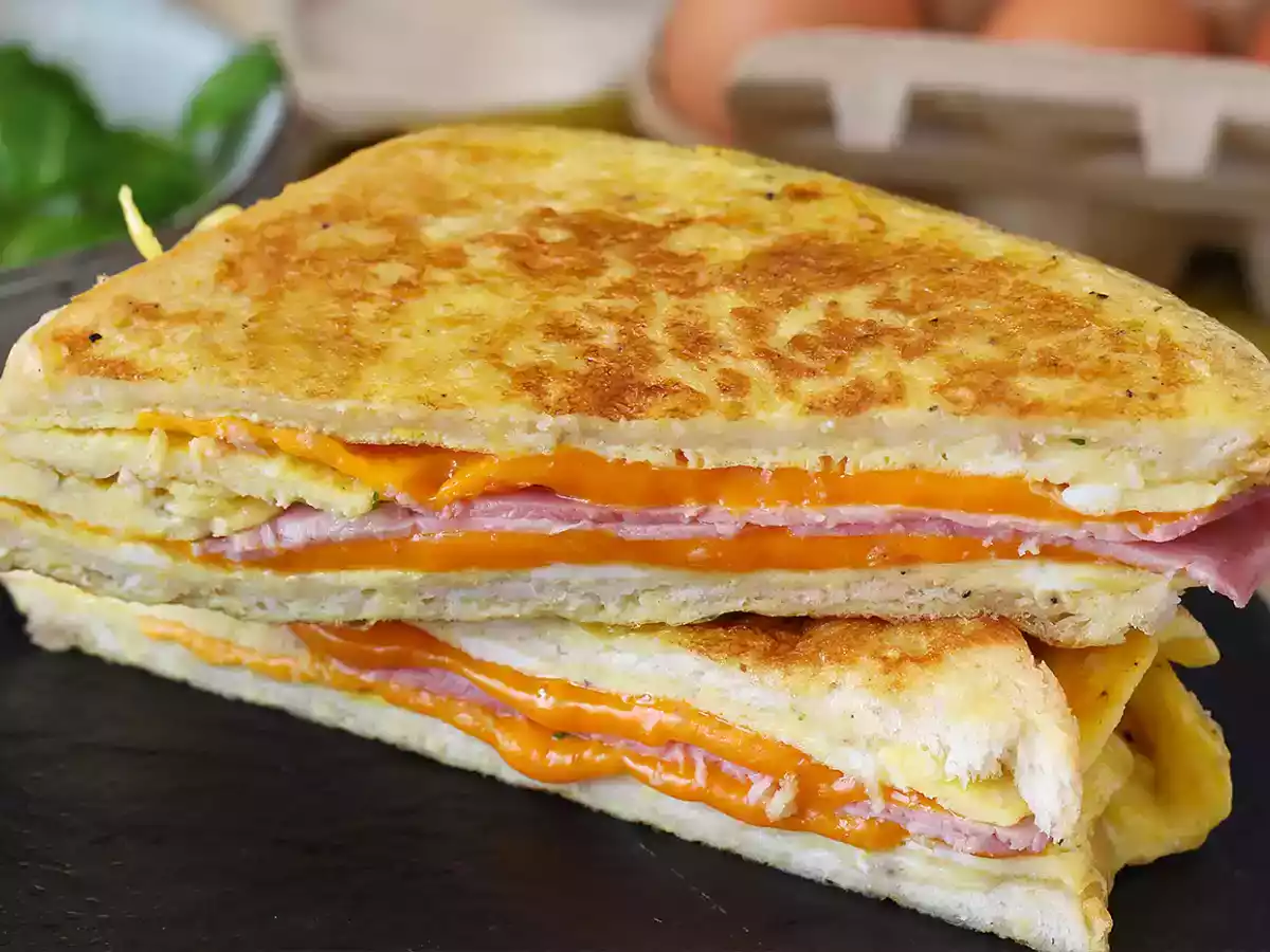 French toast omelette sandwich - egg sandwich hack - photo 3
