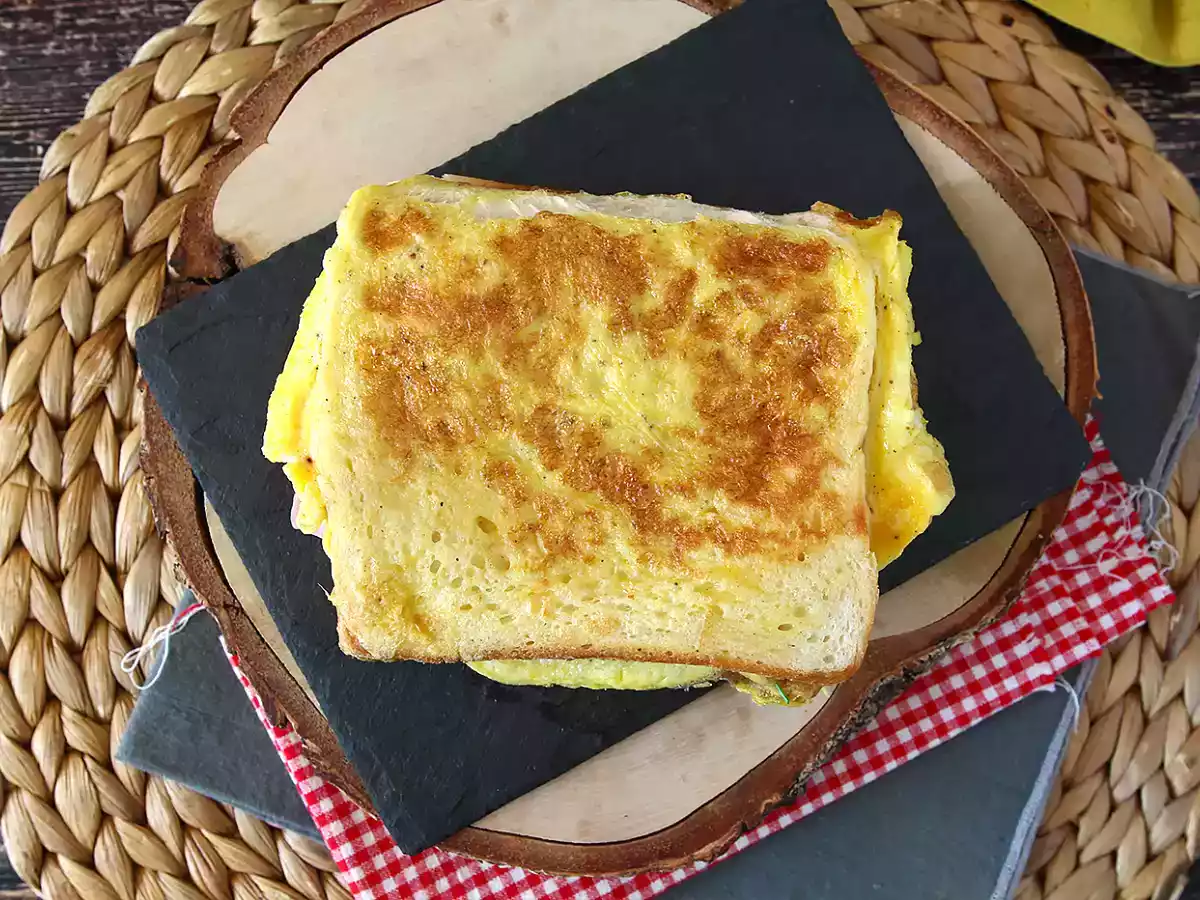 French toast omelette sandwich - egg sandwich hack - photo 4