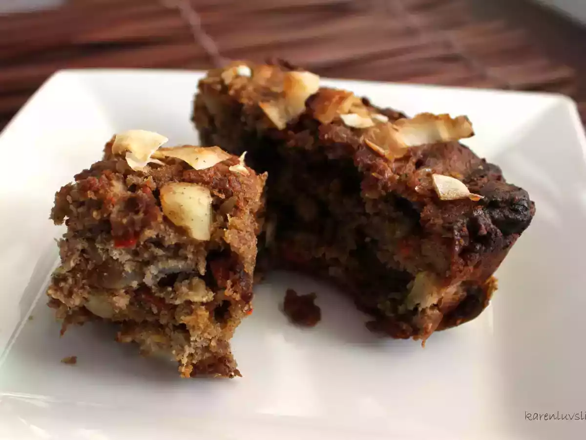 Fresh banana, pear and macadamia slice - photo 2
