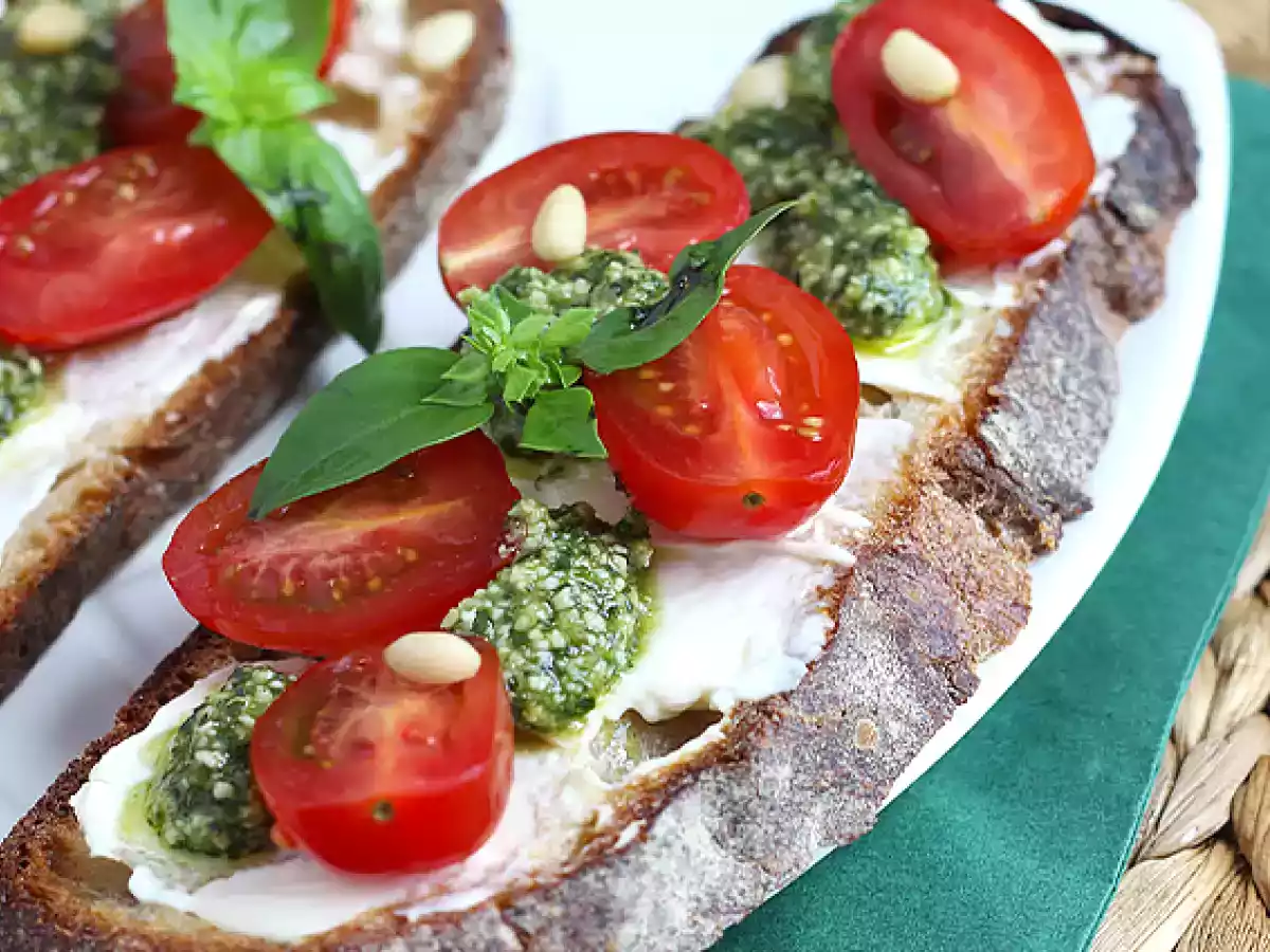 Fresh cheese, pesto, and cherry tomato toasts - photo 3