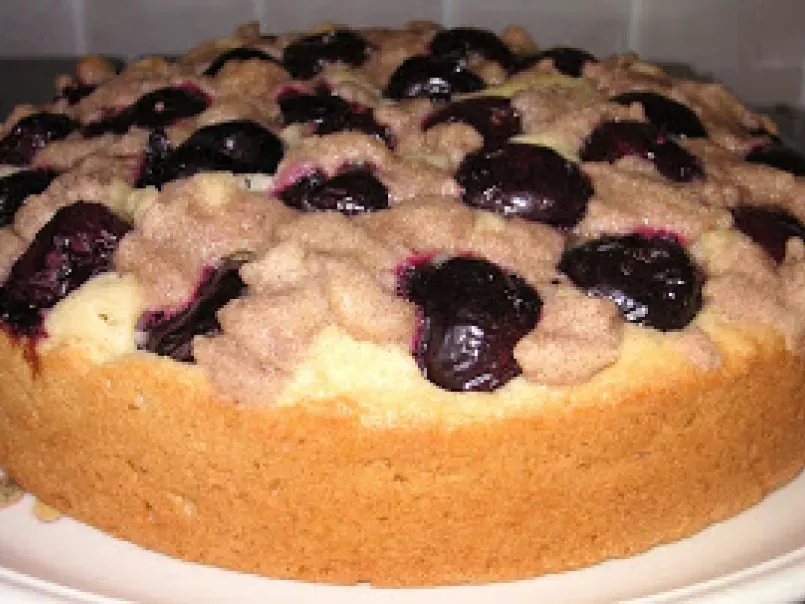 Fresh cherry cake with a hint of cinnamon