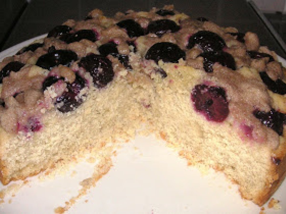 Fresh cherry cake with a hint of cinnamon - photo 2