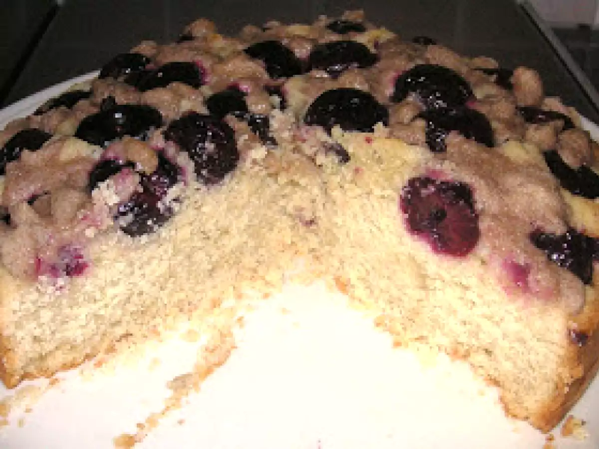 Fresh cherry cake with a hint of cinnamon - photo 2