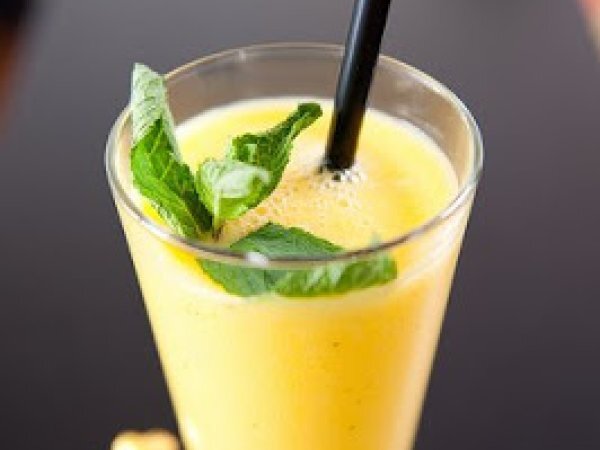 Fresh Fruit and Vegetable Drinks Made Easy at Home