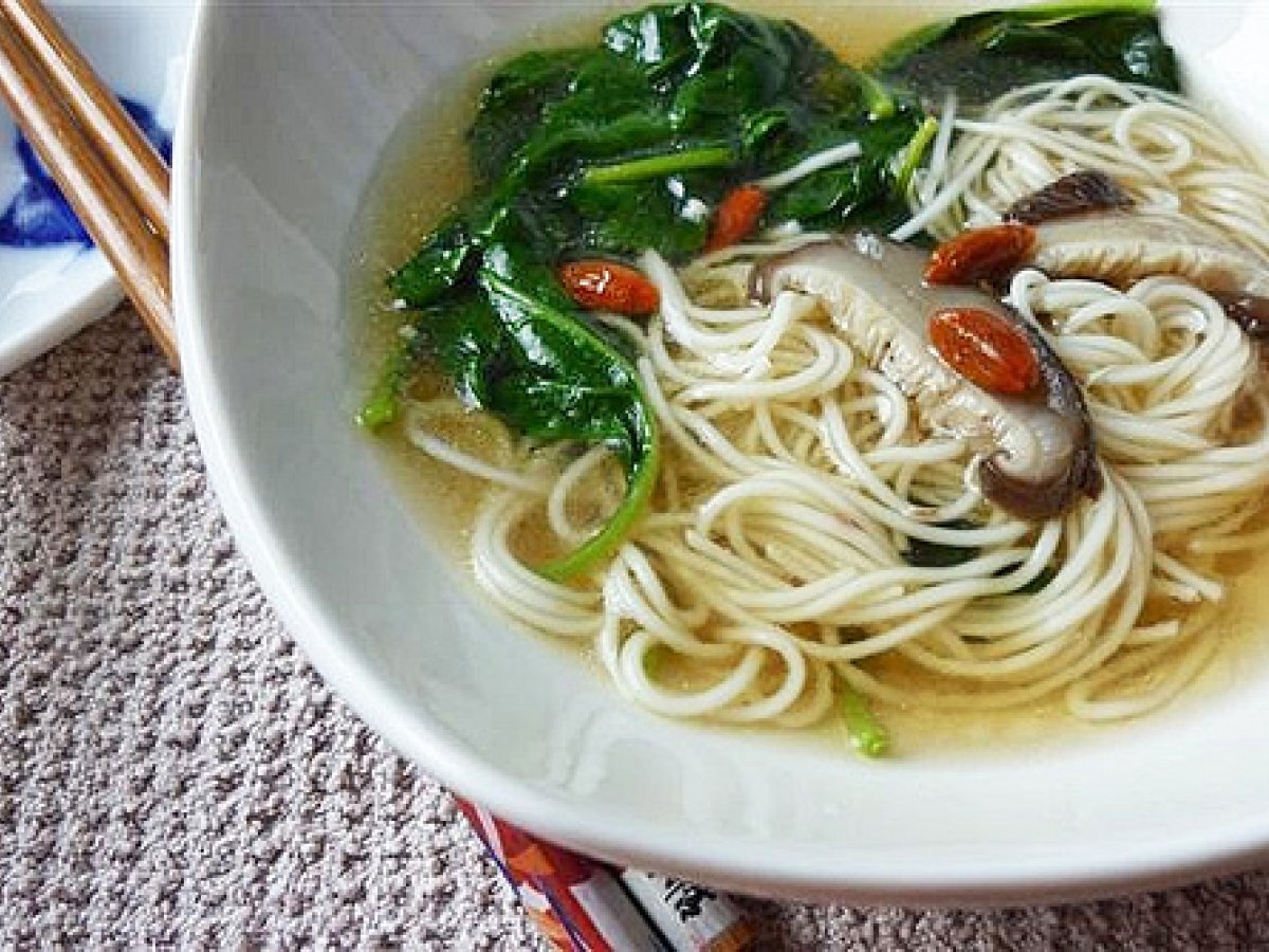 Fresh Matrimony Vine Leaves Soup, Kou Kee Chye Soup