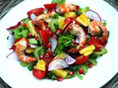 Fresh Salad with Prawns, Pineapple and Pomegranate!