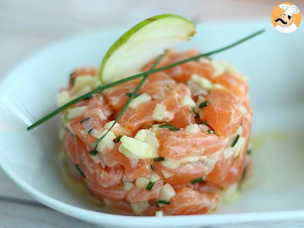 Fresh salmon tartare with green apple - photo 2