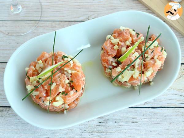 Fresh salmon tartare with green apple - photo 3