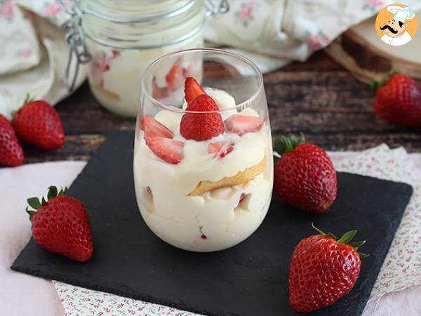 Fresh strawberry tiramisu verrines