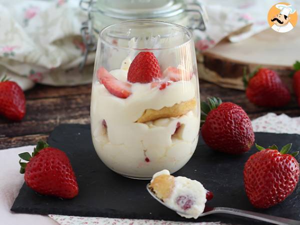 Fresh strawberry tiramisu verrines - photo 2