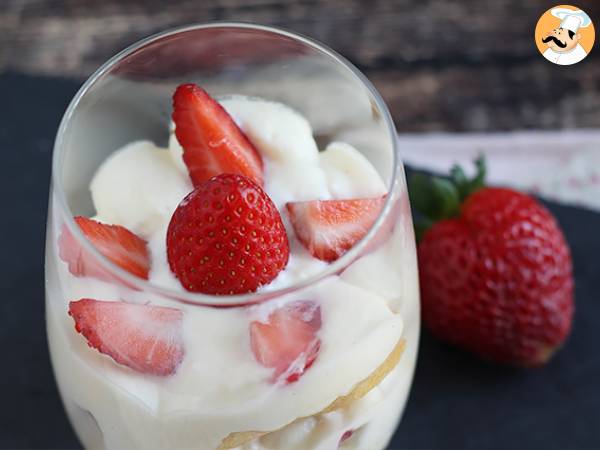 Fresh strawberry tiramisu verrines - photo 3