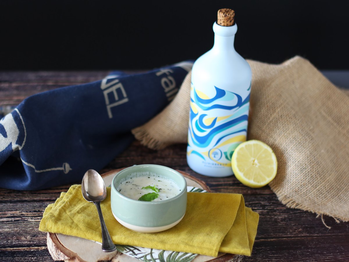 Fresh yogurt sauce with mint and lemon juice, perfect for summer meals! - photo 2