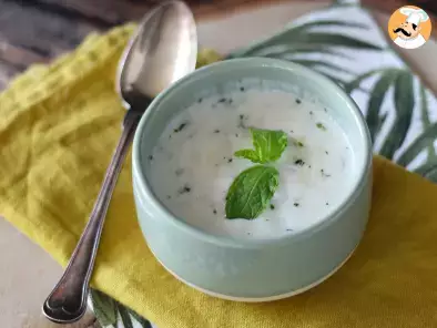 Fresh yogurt sauce with mint and lemon juice, perfect for summer meals!