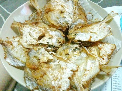 Deep fried white baby pomfret – audrey cooks