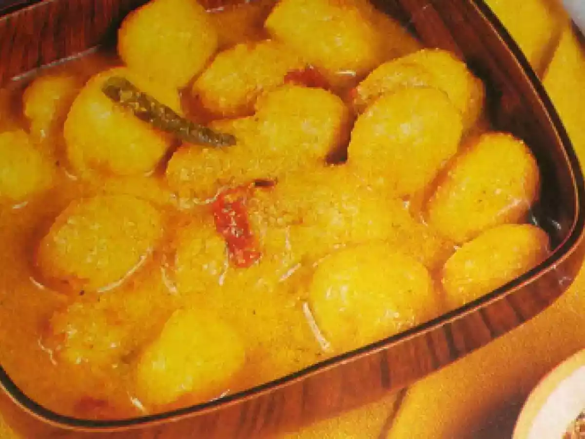 Fried Cholar Dal, Luchi, Baingan, Tomato Oambal, Posto Charchari & Pantua - - photo 5