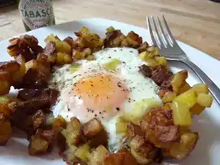 Recipe for fried eggs in a nest