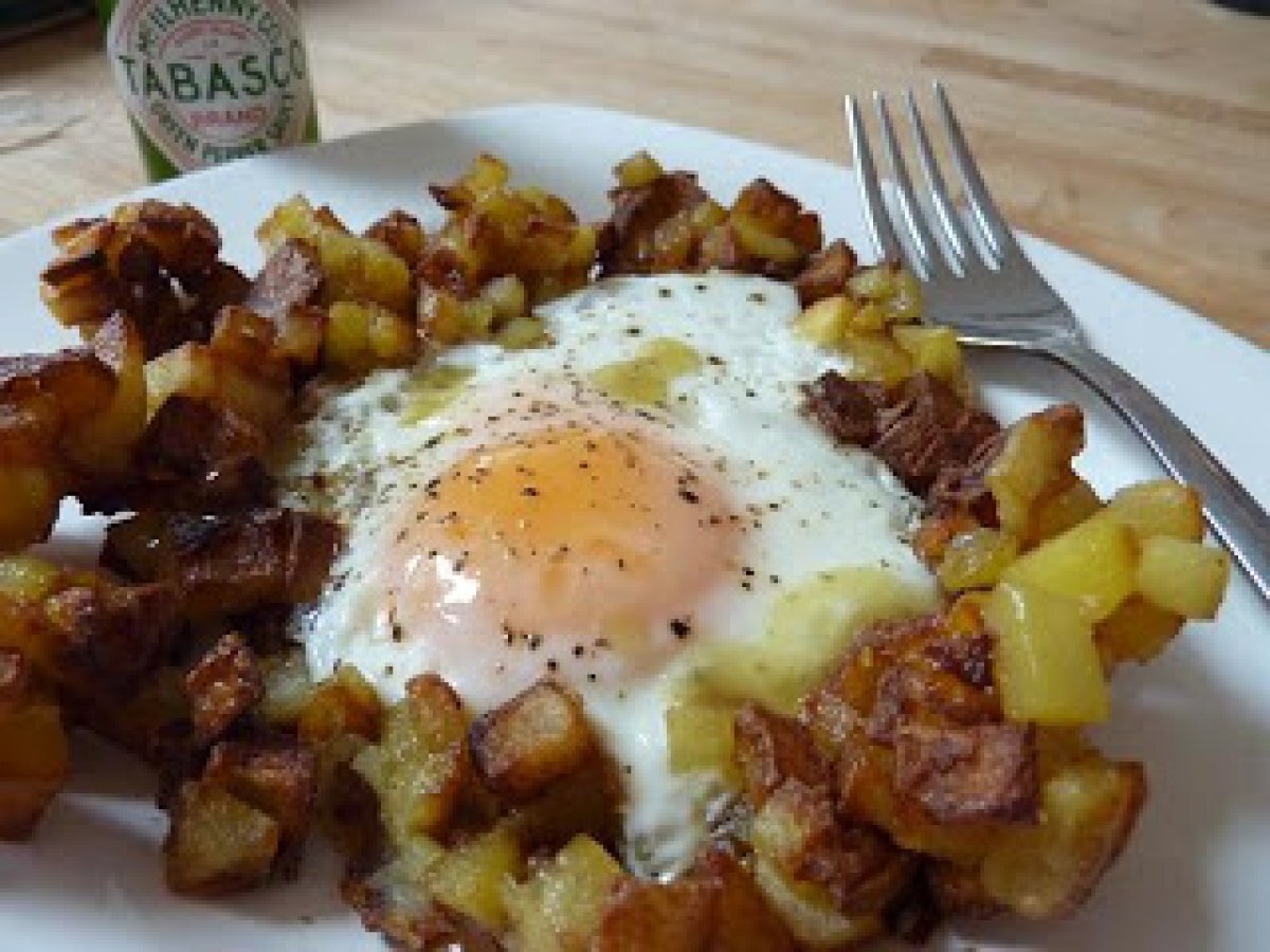 Fried eggs in a nest