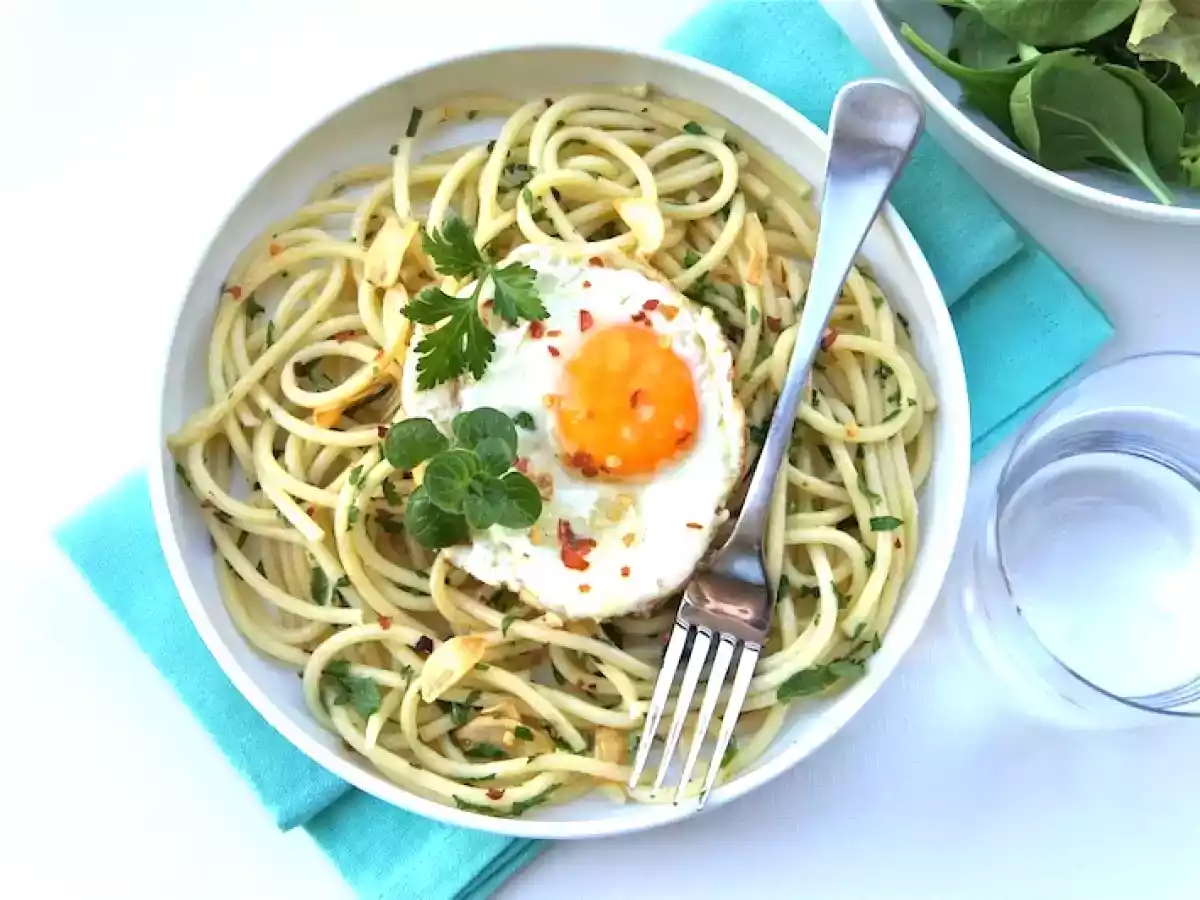 Fried Eggs, Red Pepper Flakes, Garlic, And Herbs Pasta