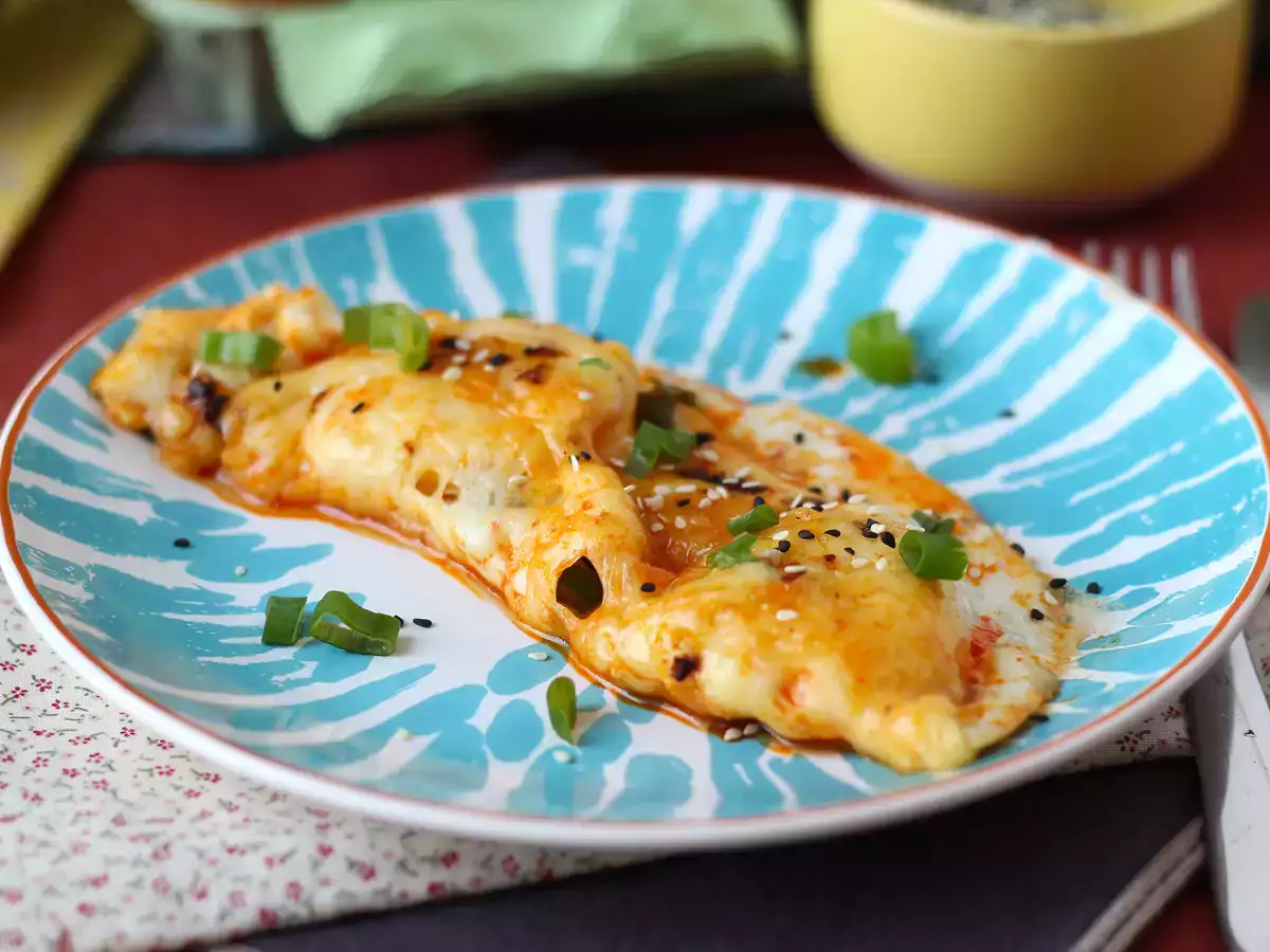 Fried eggs with honey and mozzarella, the quick sweet-and-savory, spicy breakfast! - photo 3