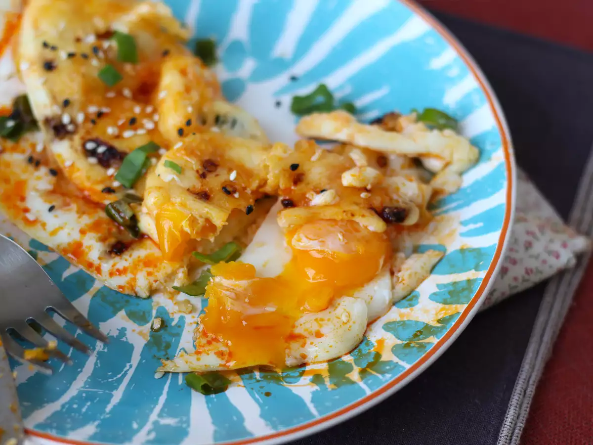 Fried eggs with honey and mozzarella, the quick sweet-and-savory, spicy breakfast! - photo 4