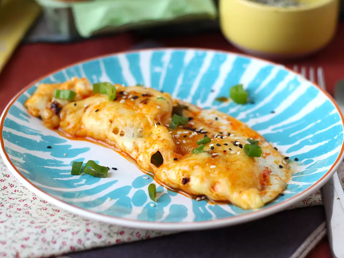 Fried eggs with honey and mozzarella, the sweet, salty and spicy express breakfast! - photo 3