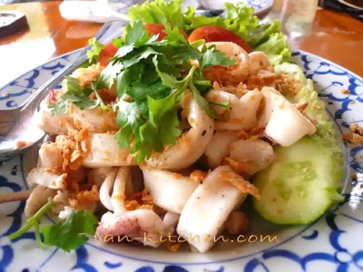 Fried Garlic Squids(Pla Muk Tod Kra-tium prik Thai)