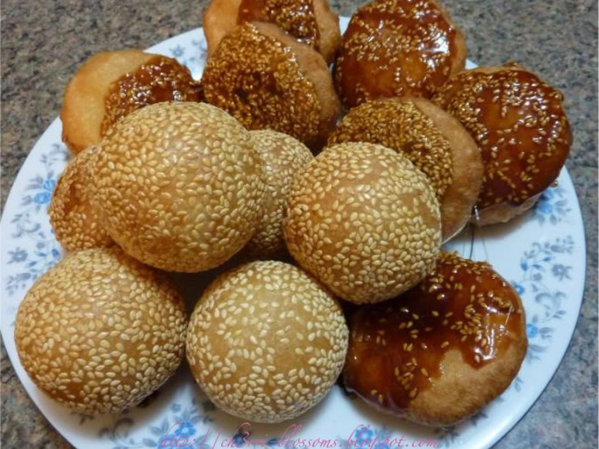 Fried Glutinous Rice Balls (Banh Cam & Banh Ran)