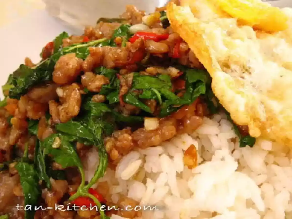 Fried Ground Pork With Basil Leave (Pad Ka-prao mou sub & Khai dow)