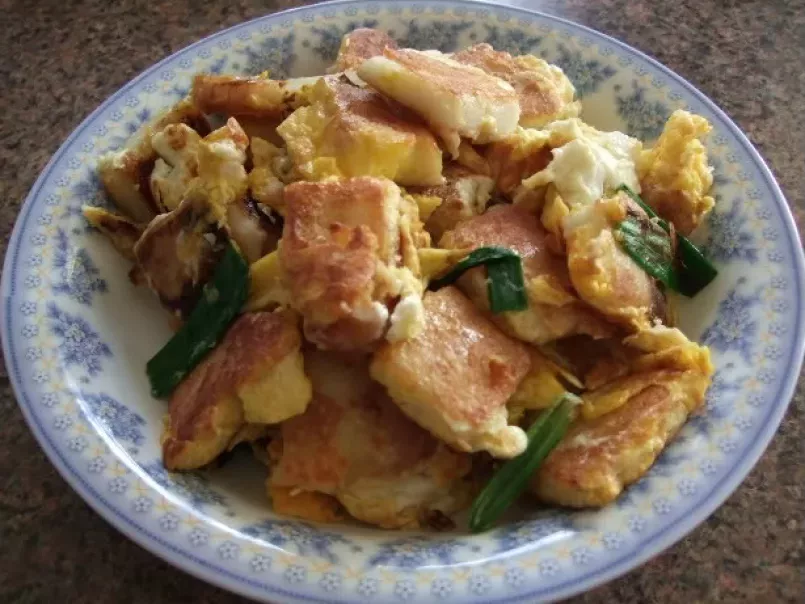 Fried Rice Cakes with Eggs (Banh Bot Chien) - photo 2