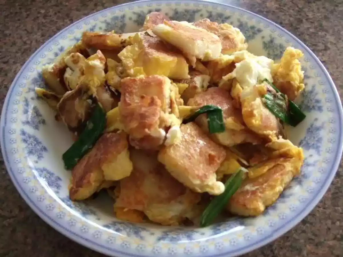 Fried Rice Cakes with Eggs (Banh Bot Chien) - photo 2