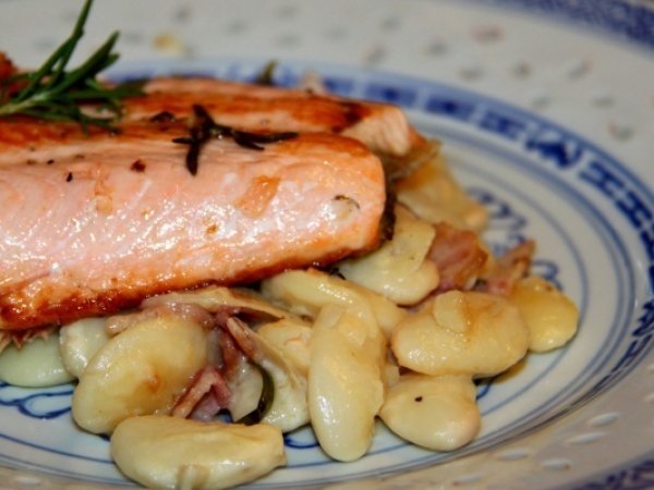 Fried Salmon on white Beans