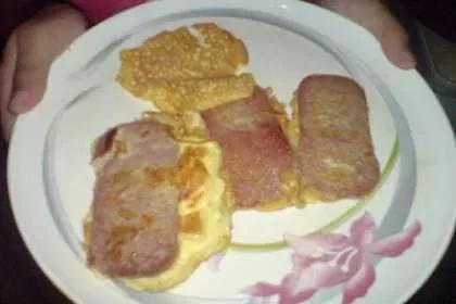 Fried spam coated with egg - Recipe Petitchef