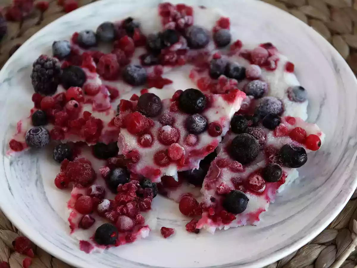 Frozen yogurt bars with red berries - photo 2