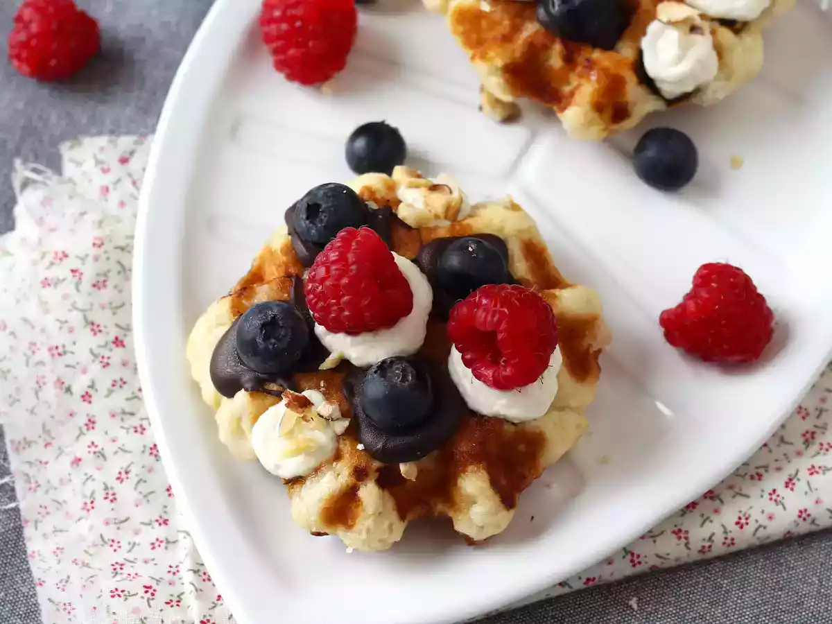 Fruit, chocolate and whipped cream waffles - photo 2