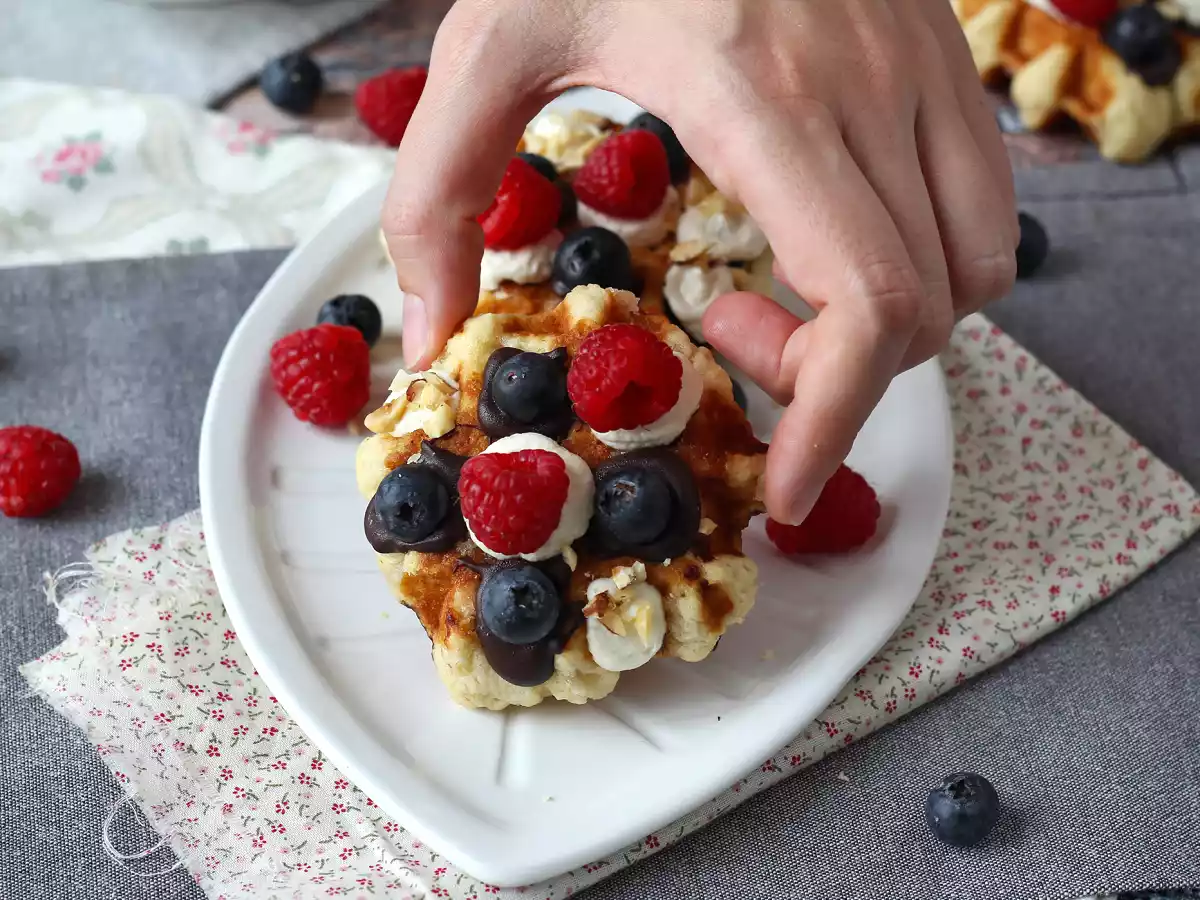 Fruit, chocolate and whipped cream waffles - photo 4