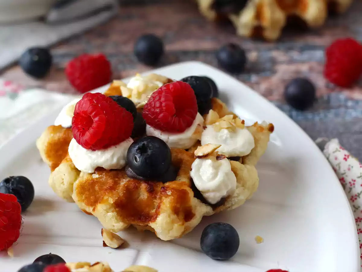 Fruit, chocolate and whipped cream waffles - photo 9
