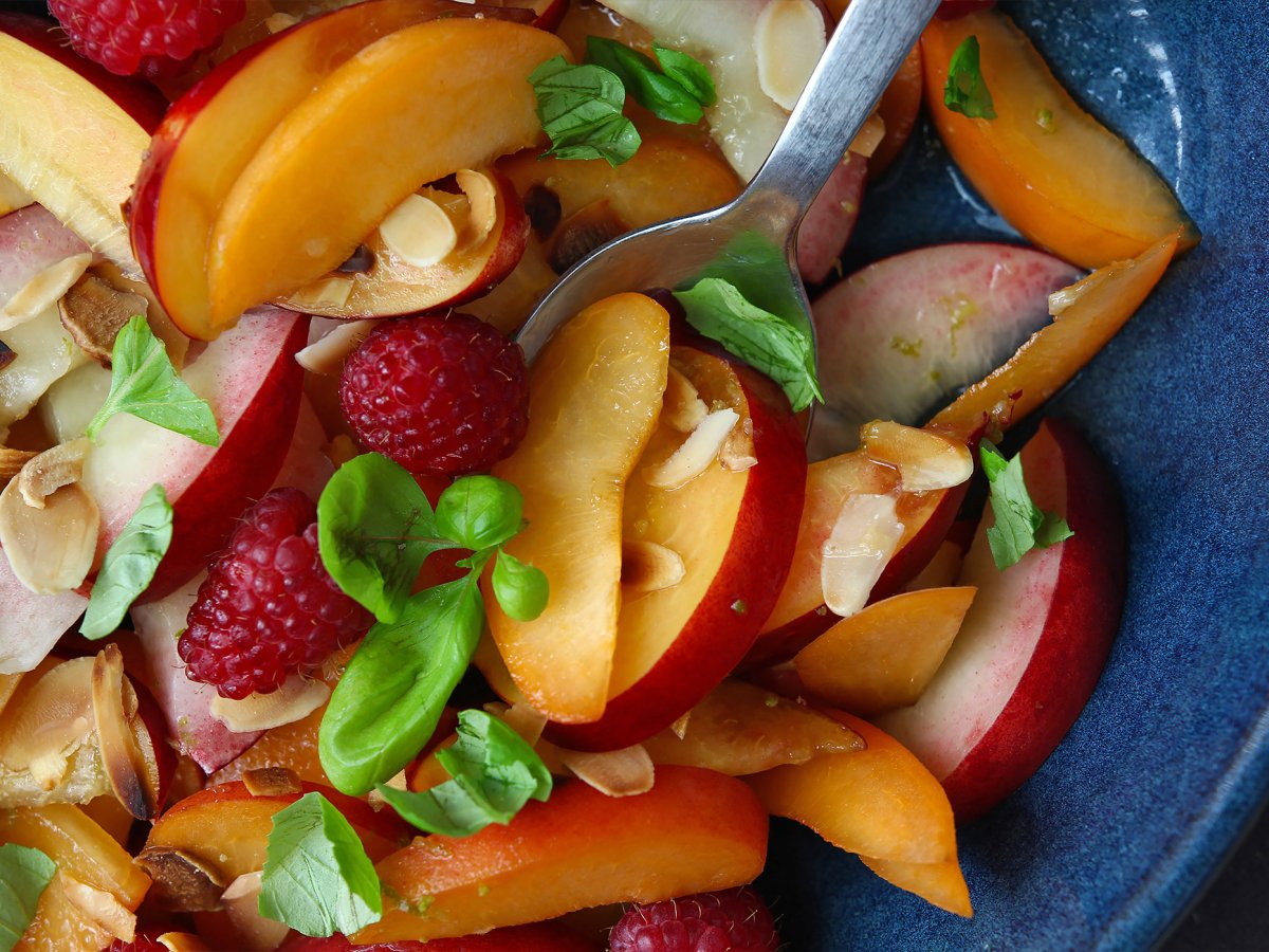 Fruit salad: peach apricot raspberry super gourmet! - photo 3