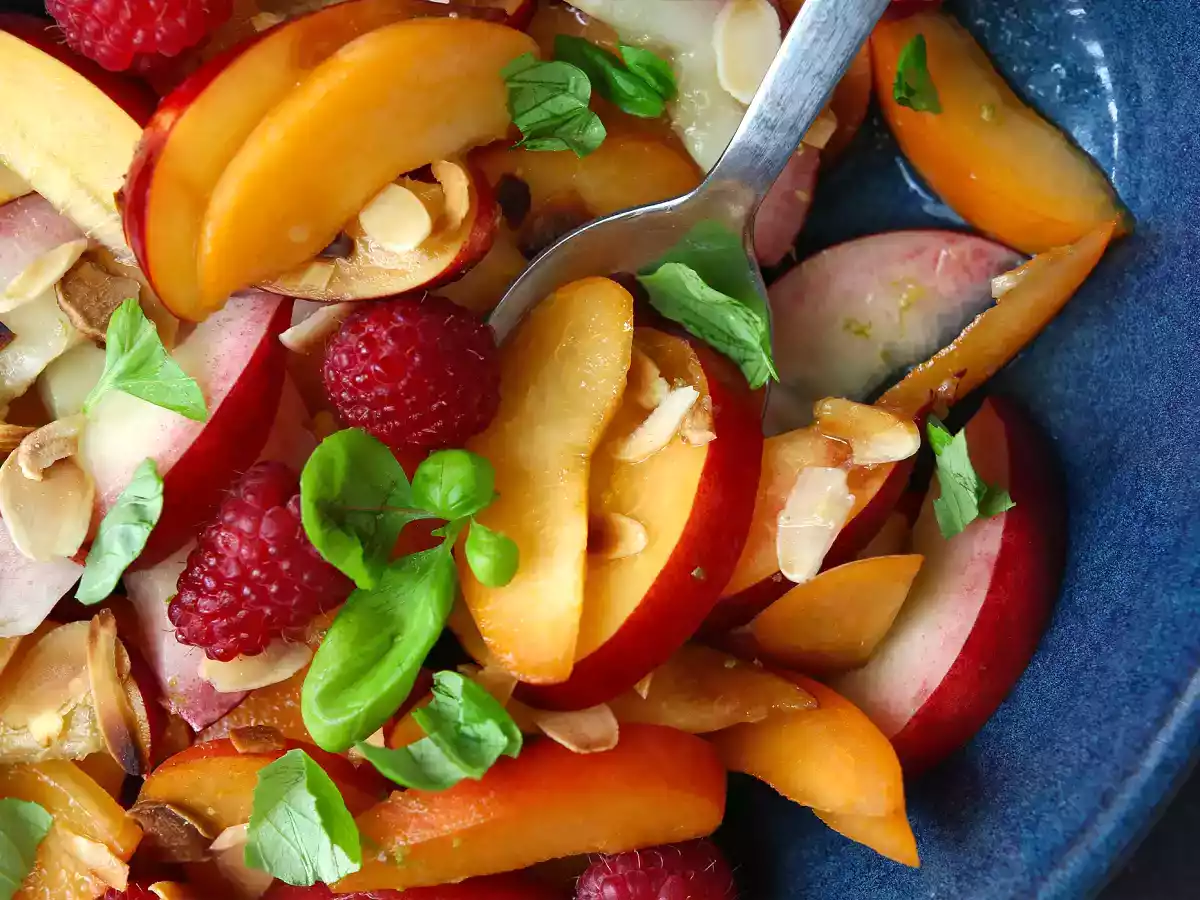 Fruit salad: peach apricot raspberry super gourmet! - photo 3